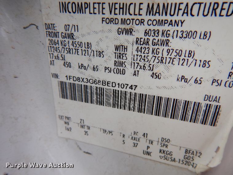 image for item DF6472 2011 Ford F350 Super Duty  SuperCab tow truck