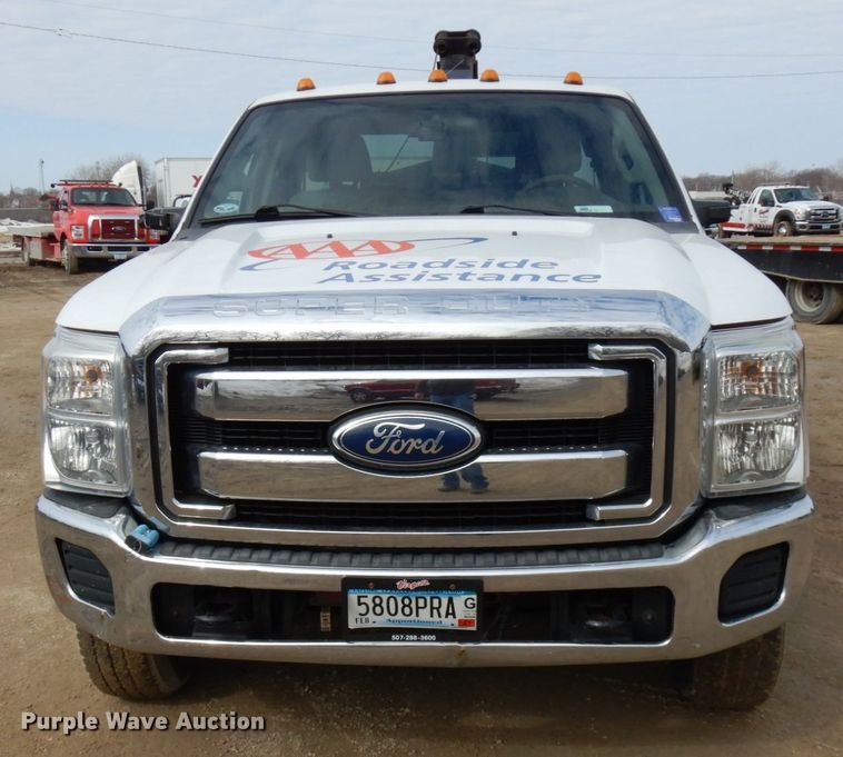 image for item DF6473 2011 Ford F350 Super Duty  SuperCab tow truck