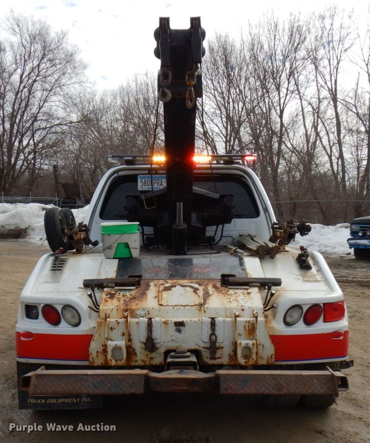 image for item DF6473 2011 Ford F350 Super Duty  SuperCab tow truck