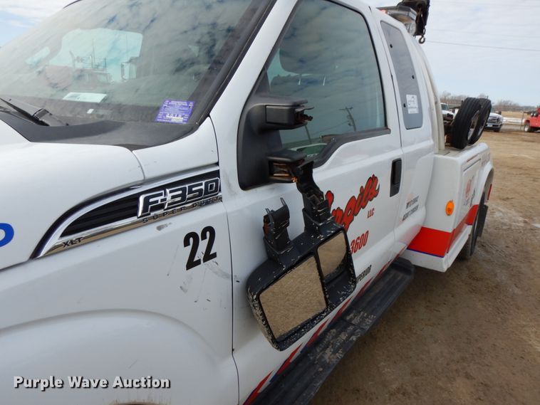 image for item DF6473 2011 Ford F350 Super Duty  SuperCab tow truck