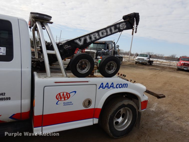 image for item DF6473 2011 Ford F350 Super Duty  SuperCab tow truck