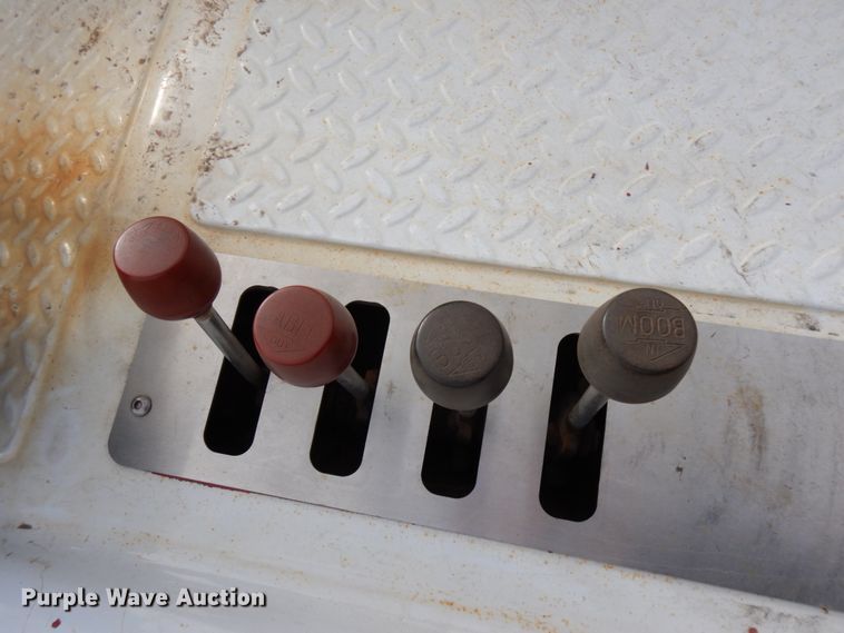 image for item DF6473 2011 Ford F350 Super Duty  SuperCab tow truck