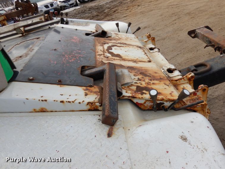 image for item DF6473 2011 Ford F350 Super Duty  SuperCab tow truck