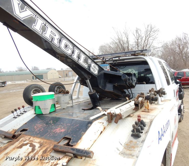 image for item DF6473 2011 Ford F350 Super Duty  SuperCab tow truck