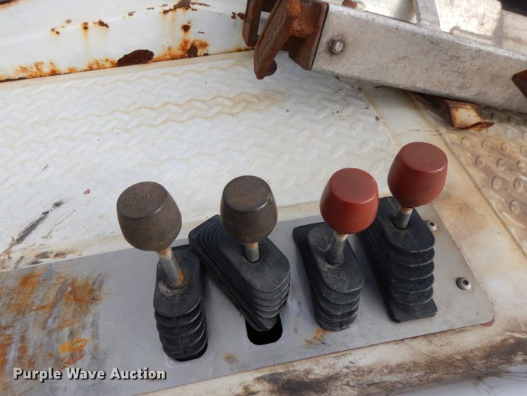 image for item DF6473 2011 Ford F350 Super Duty  SuperCab tow truck