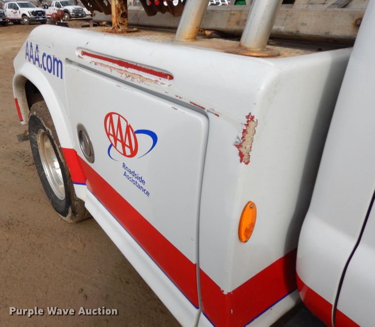 image for item DF6473 2011 Ford F350 Super Duty  SuperCab tow truck