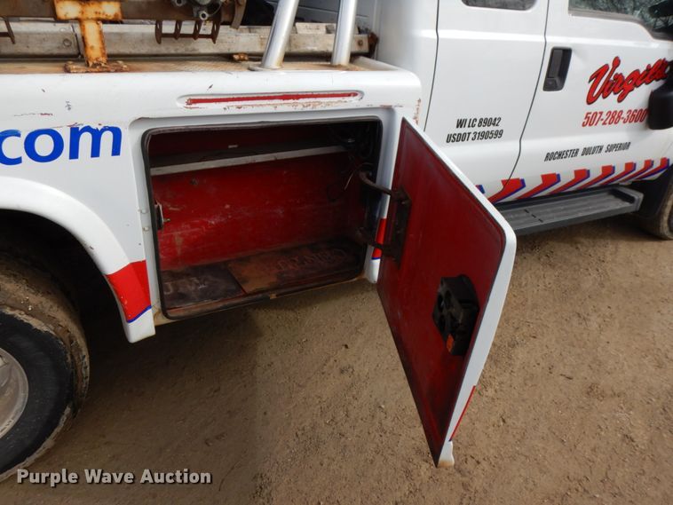 image for item DF6473 2011 Ford F350 Super Duty  SuperCab tow truck