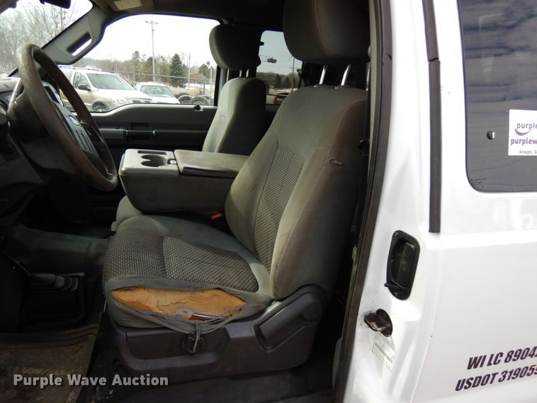 image for item DF6473 2011 Ford F350 Super Duty  SuperCab tow truck