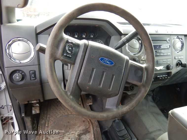 image for item DF6473 2011 Ford F350 Super Duty  SuperCab tow truck