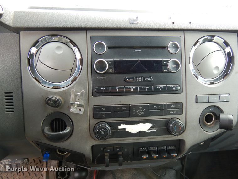 image for item DF6473 2011 Ford F350 Super Duty  SuperCab tow truck