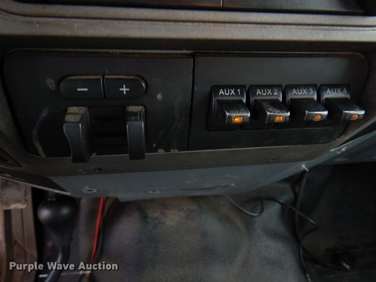 image for item DF6473 2011 Ford F350 Super Duty  SuperCab tow truck