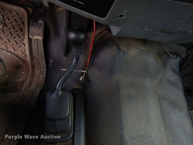 image for item DF6473 2011 Ford F350 Super Duty  SuperCab tow truck