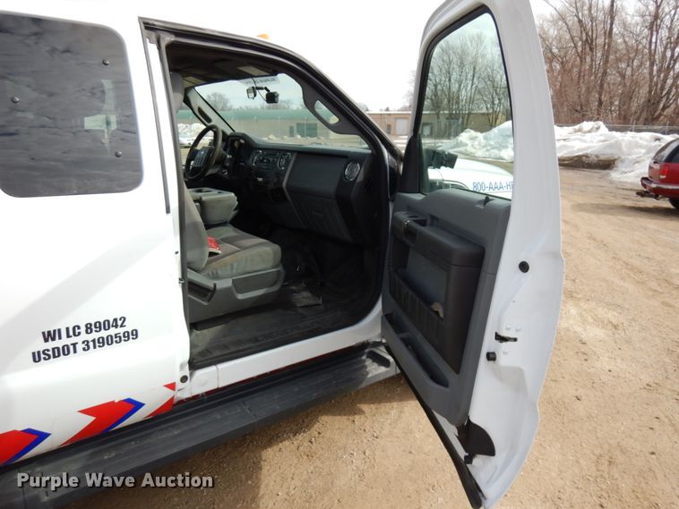 image for item DF6473 2011 Ford F350 Super Duty  SuperCab tow truck