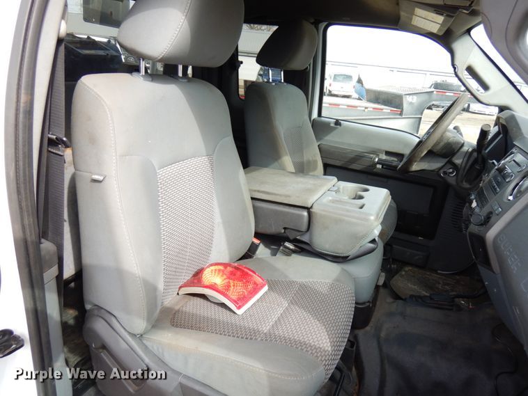 image for item DF6473 2011 Ford F350 Super Duty  SuperCab tow truck