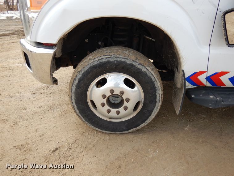 image for item DF6473 2011 Ford F350 Super Duty  SuperCab tow truck