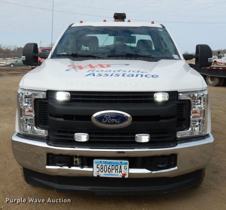 image for item DF6475 2018 Ford F350 Super Duty  SuperCab tow truck