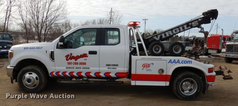 image for item DF6475 2018 Ford F350 Super Duty  SuperCab tow truck