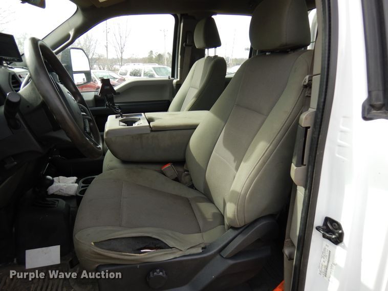 image for item DF6475 2018 Ford F350 Super Duty  SuperCab tow truck