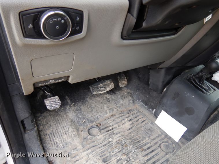 image for item DF6475 2018 Ford F350 Super Duty  SuperCab tow truck