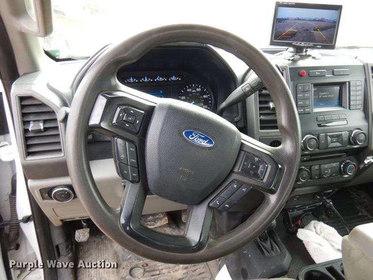 image for item DF6475 2018 Ford F350 Super Duty  SuperCab tow truck