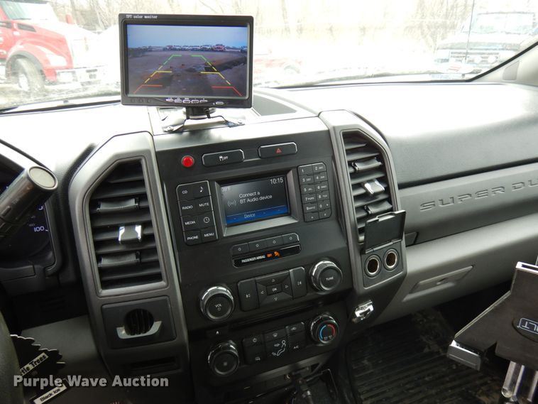 image for item DF6475 2018 Ford F350 Super Duty  SuperCab tow truck