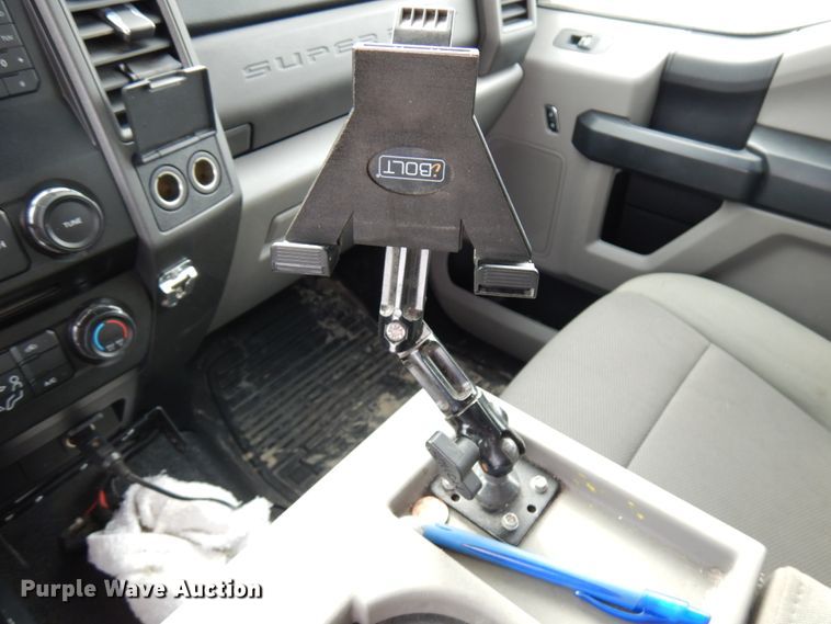 image for item DF6475 2018 Ford F350 Super Duty  SuperCab tow truck