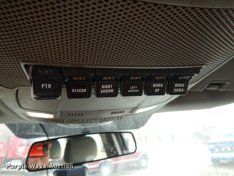 image for item DF6475 2018 Ford F350 Super Duty  SuperCab tow truck