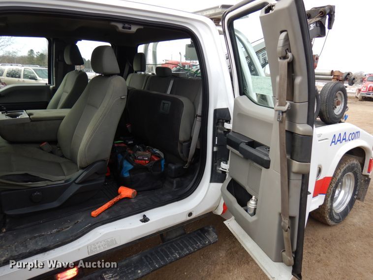 image for item DF6475 2018 Ford F350 Super Duty  SuperCab tow truck