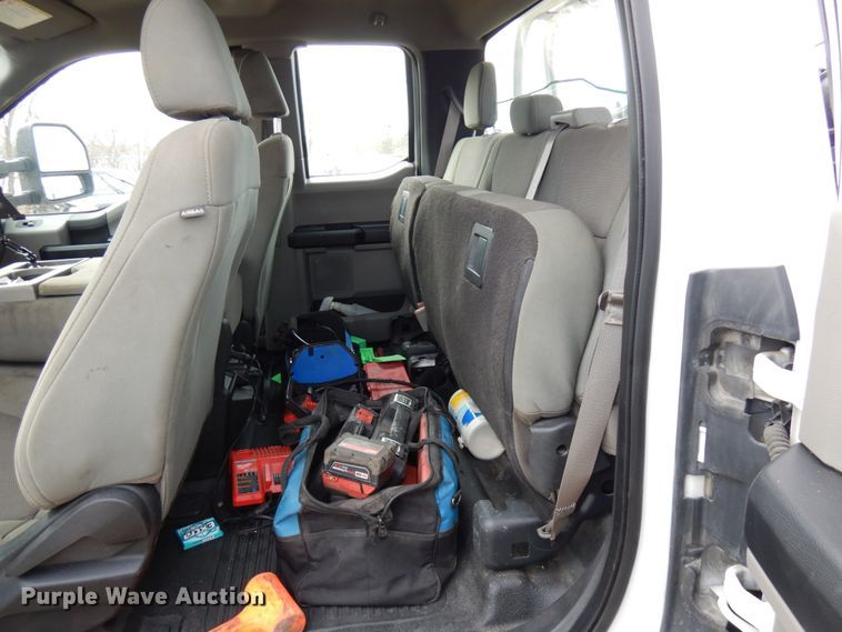 image for item DF6475 2018 Ford F350 Super Duty  SuperCab tow truck