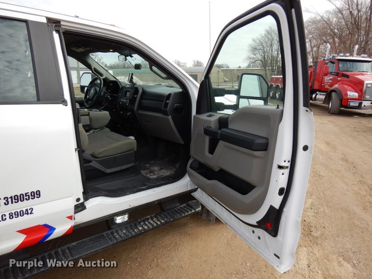 image for item DF6475 2018 Ford F350 Super Duty  SuperCab tow truck