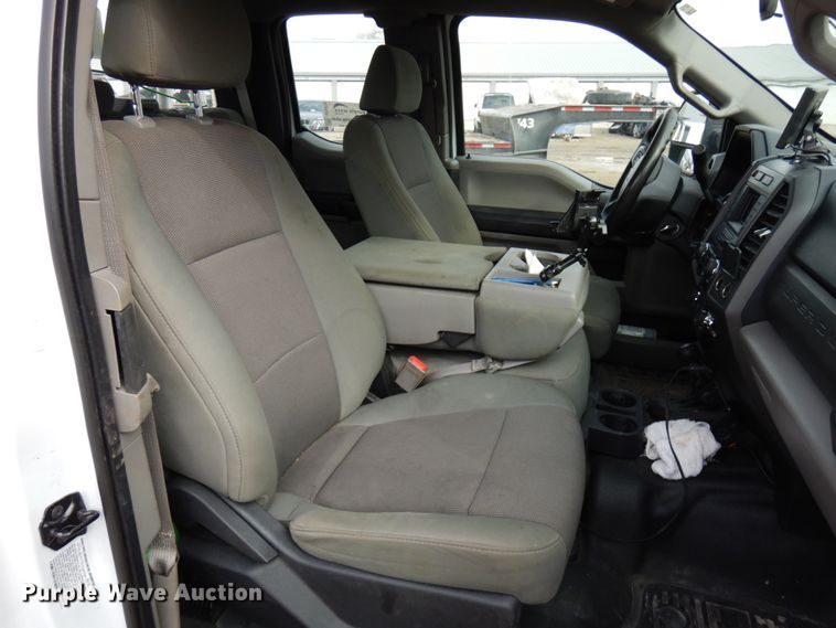 image for item DF6475 2018 Ford F350 Super Duty  SuperCab tow truck