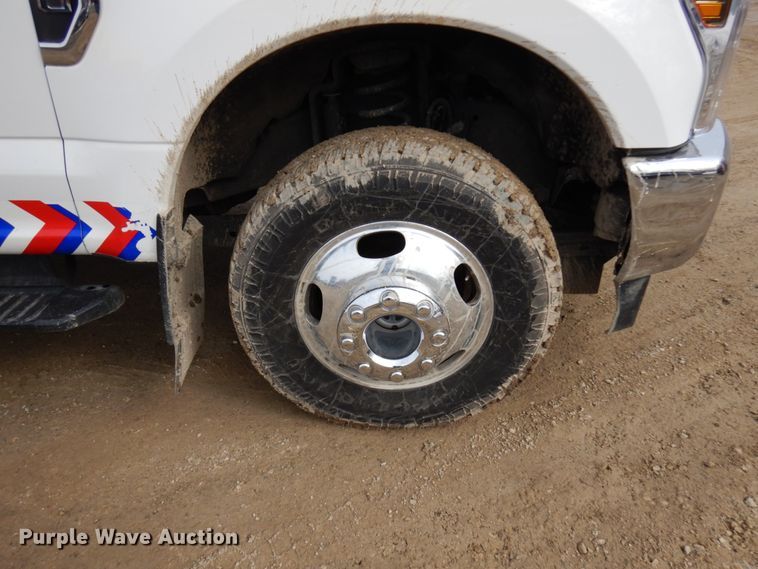 image for item DF6475 2018 Ford F350 Super Duty  SuperCab tow truck