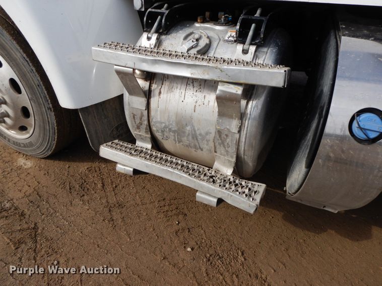 image for item DF6480 2020 Peterbilt 337  rollback truck