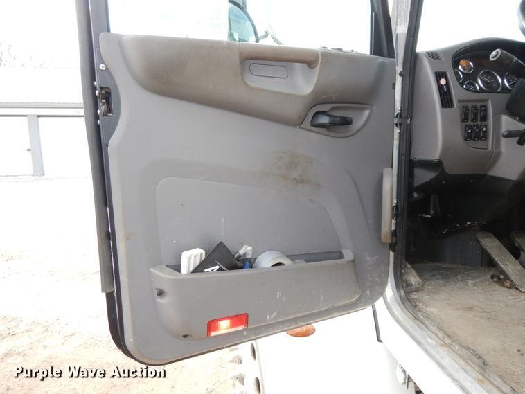 image for item DF6480 2020 Peterbilt 337  rollback truck