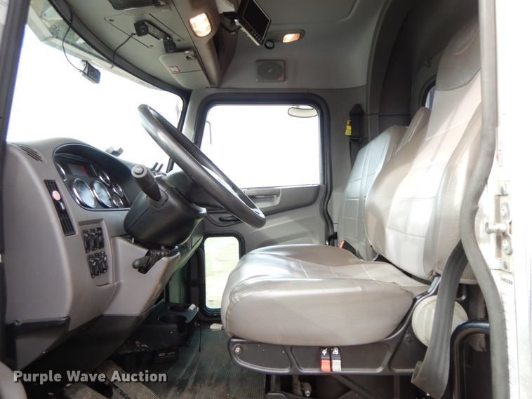 image for item DF6480 2020 Peterbilt 337  rollback truck