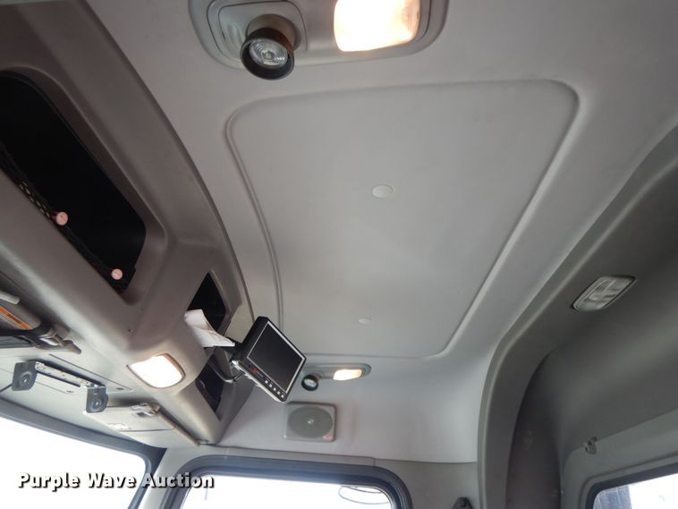 image for item DF6480 2020 Peterbilt 337  rollback truck