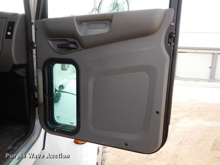 image for item DF6480 2020 Peterbilt 337  rollback truck