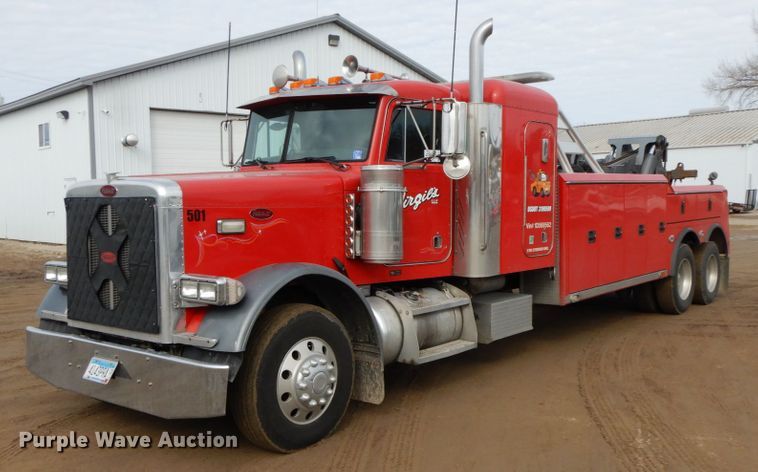 image for item DF6482 2001 Peterbilt 379  tow truck