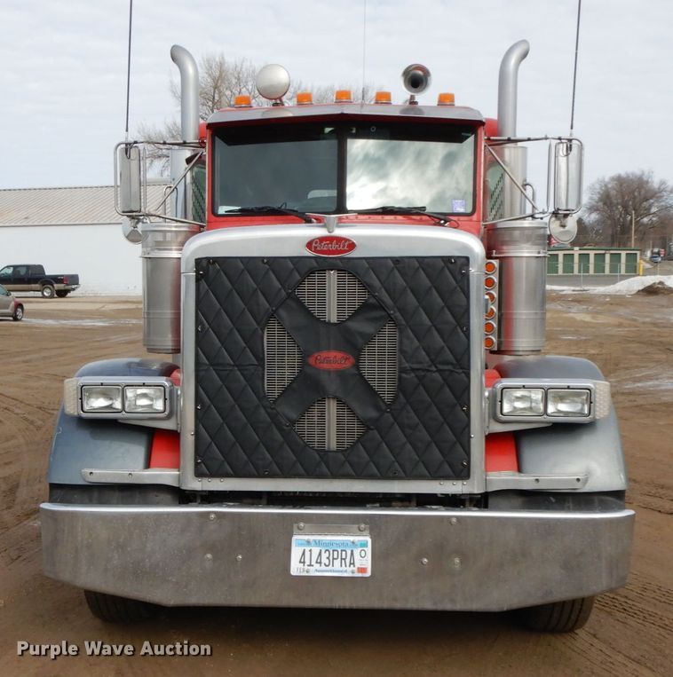 image for item DF6482 2001 Peterbilt 379  tow truck