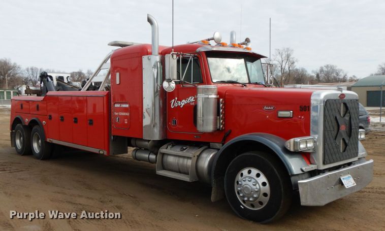 image for item DF6482 2001 Peterbilt 379  tow truck