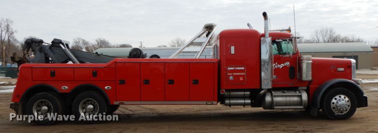 image for item DF6482 2001 Peterbilt 379  tow truck