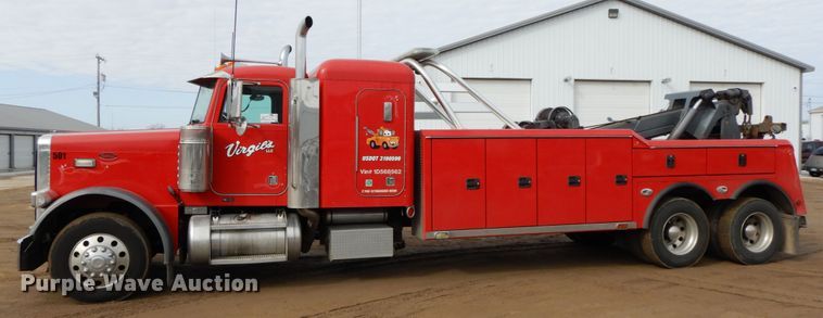image for item DF6482 2001 Peterbilt 379  tow truck