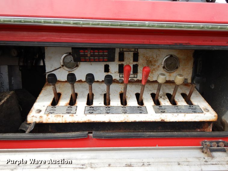 image for item DF6482 2001 Peterbilt 379  tow truck