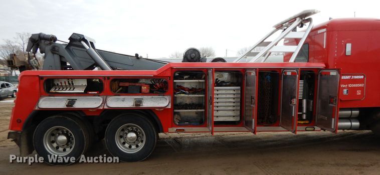 image for item DF6482 2001 Peterbilt 379  tow truck