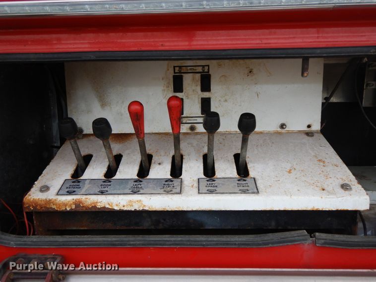 image for item DF6482 2001 Peterbilt 379  tow truck