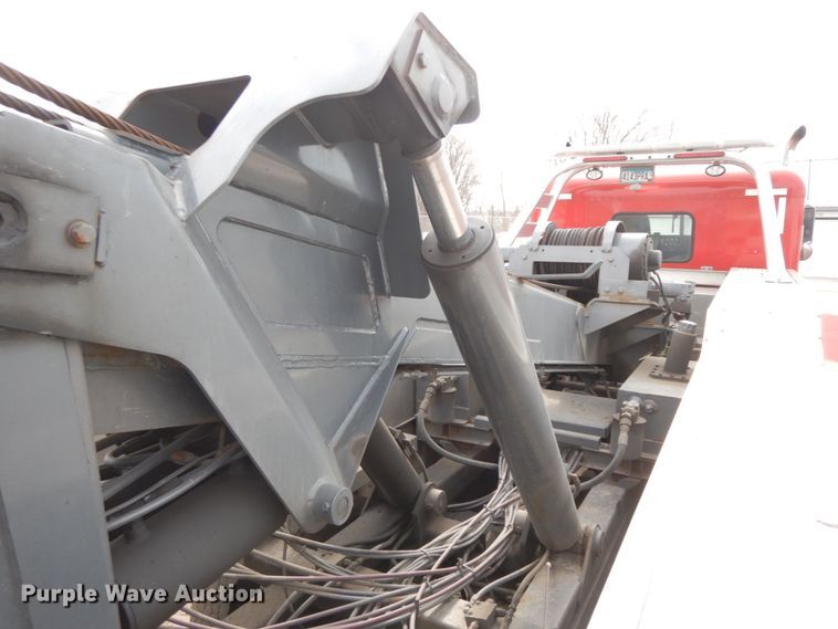 image for item DF6482 2001 Peterbilt 379  tow truck