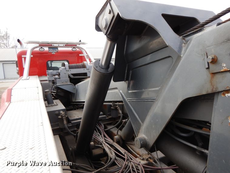 image for item DF6482 2001 Peterbilt 379  tow truck