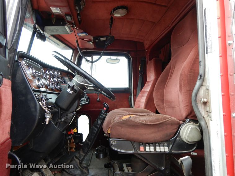 image for item DF6482 2001 Peterbilt 379  tow truck