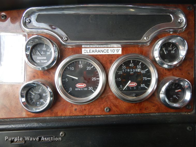 image for item DF6482 2001 Peterbilt 379  tow truck