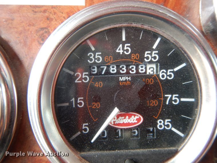 image for item DF6482 2001 Peterbilt 379  tow truck